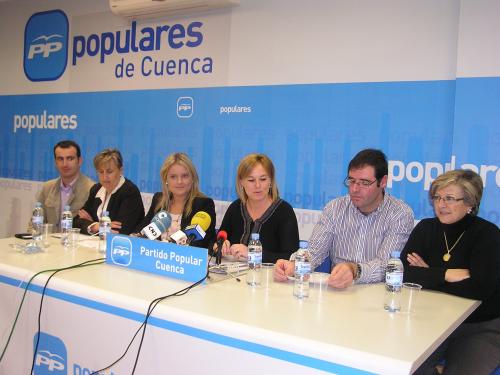 Blanco junto a dirigentes del PP de Cuenca.
