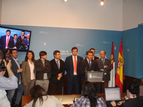 Miembros del PP de Cuenca ante los medios de comunicación.