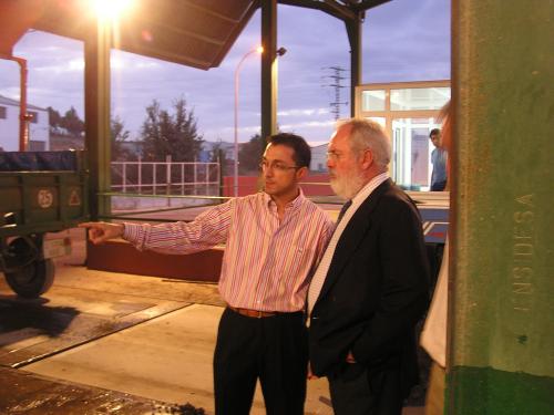 Arias Cañete con Diego Paños, gerente de la UCI.