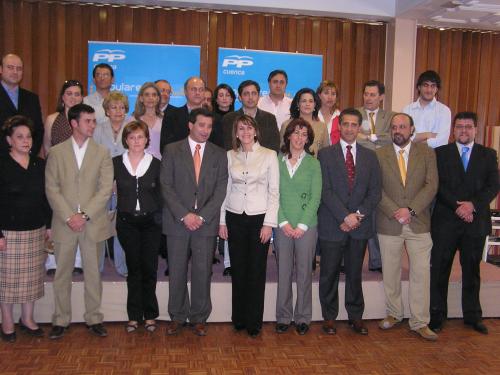 Francisco J. Pulido y M. Dolores de Cospedal junto a la candidatura municipal