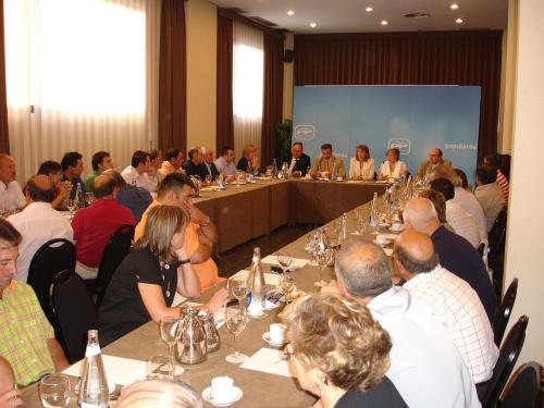 Cospedal se ha reunido con alcaldes y portavoces del PP conquense.