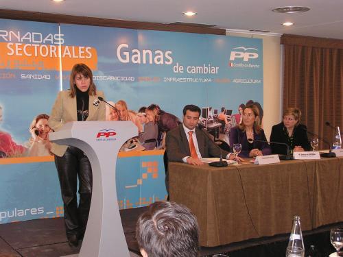 Mª Dolores de Cospedal durante su intervención, junto a Francisco Pulido, Ana Pastor y Marina Moya