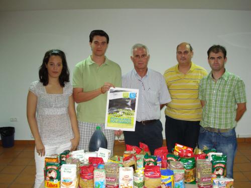 NNGG en Villares del Saz recogiendo alimentos.