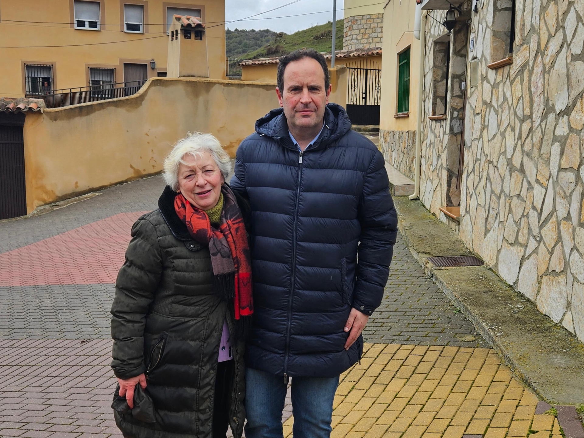 Emilia Medina, portavoz de PP Valdemorillo de la Sierra, y José Martín-Buro, presidente del PP de Cuenca