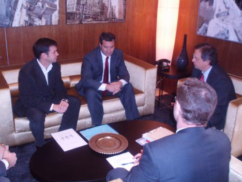 Momento de la reunión del alcalde de Cuenca con el consejero de Ordenación de Territorio