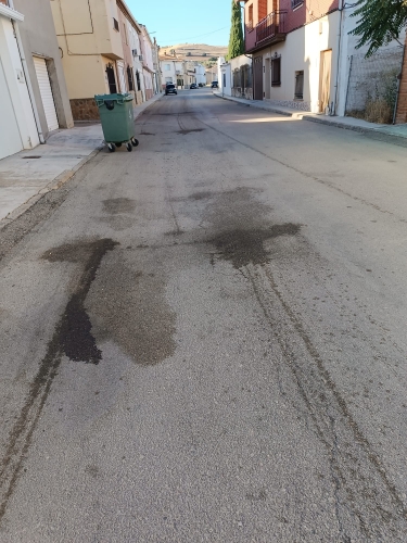 El alcalde de Palomares del Campo denuncia vertidos en las calles procedentes del servicio de recogida de basuras
