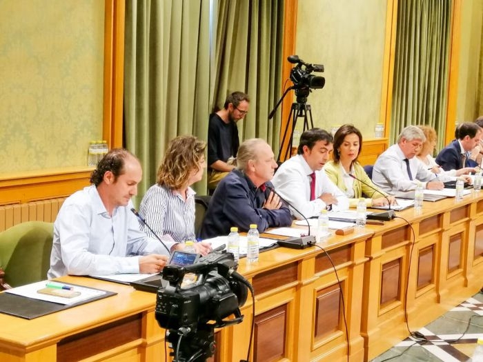 El Grupo Popular lamenta que Dolz y Valero, dos figurantes del viaje a París, hayan sin ningún proyecto en la maleta