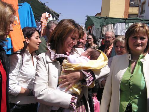 Cospedal insiste en su promesa de que todos los niños de Castilla-La Mancha tengan una plaza de guardería gratuita