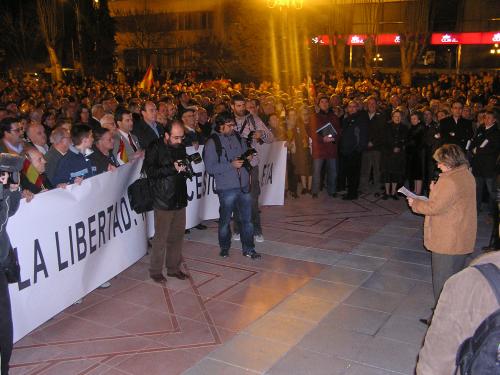 Cerca de 3.000 personas se concentran en Cuenca contra la excarcelación de De Juana Chaos