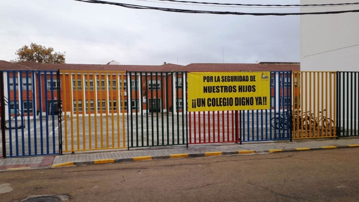 Martínez denuncia que el colegio de Mota del Cuervo lleva meses esperando a que la Junta arregle sus baños 