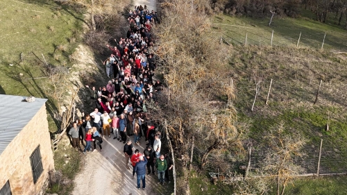 Cerca de 200 vecinos de Beamud reivindican el arreglo del camino rural que une su municipio con Valdemoro-Sierra