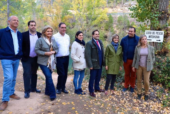 Paco Núñez e Isabel García Tejerina se reúnen con la Asociación Nacional de Pesca de la trucha arcoíris y la carpa