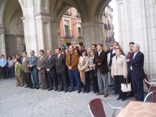 Concentración de repulsa al último atentado de ETA en el Ayuntamiento de Cuenca