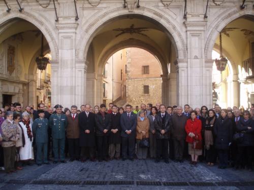 Repulsa al terrorismo en los arcos del Ayuntamiento conquense