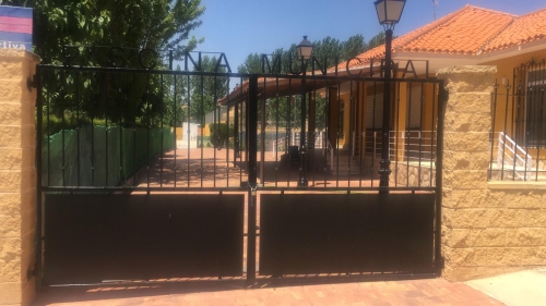 El PP denuncia el ´boicot´ de la alcaldesa de Pinarejo a la apertura del kiosko de la piscina, "no quiere competencia al único bar del pueblo, que es el suyo"