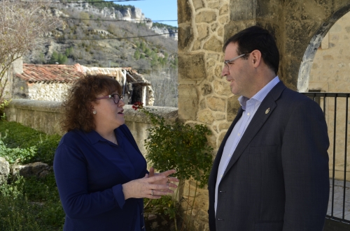 Prieto: "los alcaldes y concejales son la base del municipalismo y, por ello, el primer peldaño para luchar y defender los intereses de los vecinos"