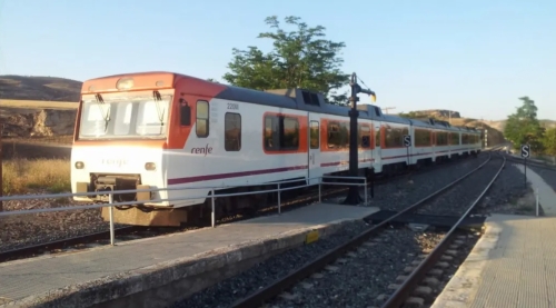 Doménech acusa a la Diputación de “traicionar a la provincia” al personarse como parte en el recurso de la Audiencia Nacional a favor del cierre del tren